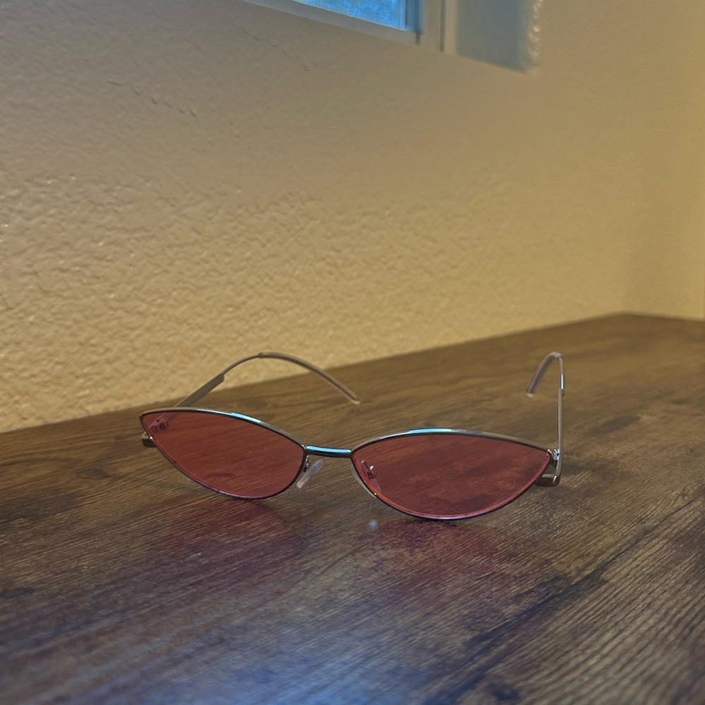 Stylish Pink Cat-Eye Sunglasses